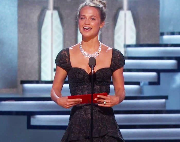 Alicia returns to the Oscars to present the Best Supporting Actor award