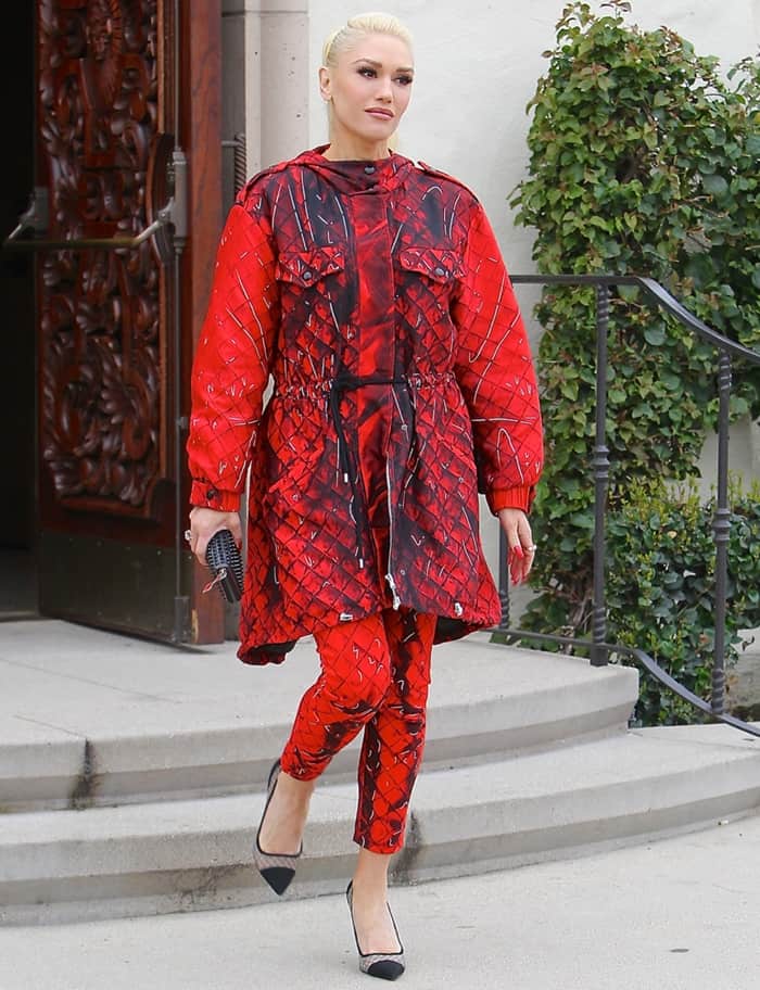 The bold red-and-black Moschino look transformed a routine Sunday outing into a showcase of Stefani’s signature approach to statement dressing