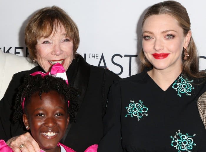 Amanda Seyfried shares a joyful red carpet moment with The Last Word co-stars Shirley MacLaine and Ann’Jewel Lee
