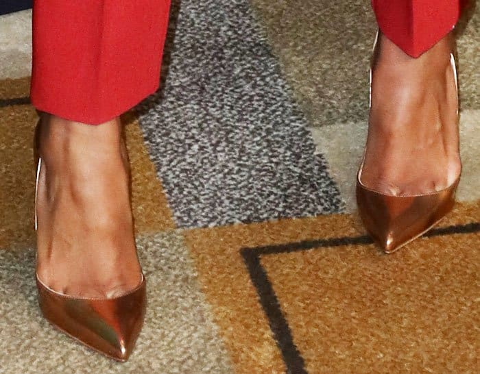 Kerry inserted a bold contrast into her look with a pair of Christian Louboutin So Kate pumps