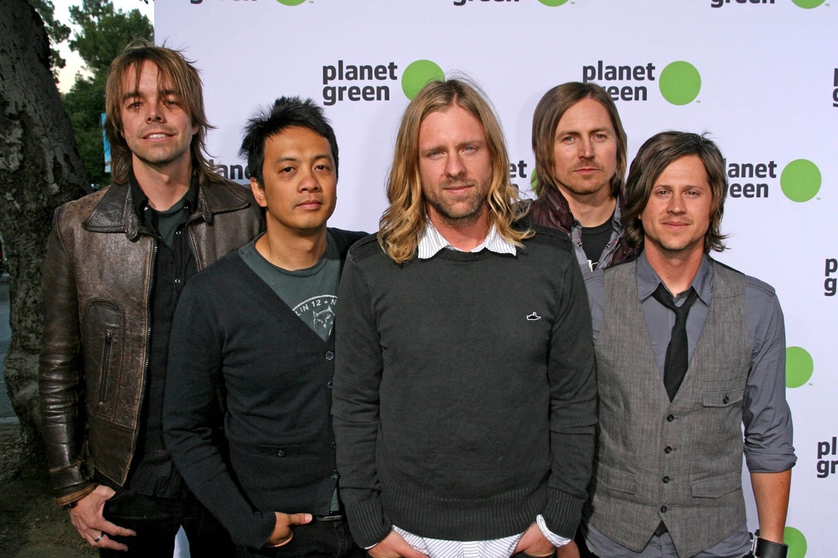 Switchfoot, the alternative rock band featured on A Walk to Remember’s soundtrack, collaborated with Mandy Moore after she personally championed their inclusion in the film’s emotional musical landscape
