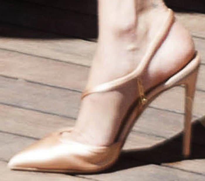 Detail of the “La Troublante” pumps’ elegant slingback design, revealing the refined craftsmanship and high-gloss satin finish