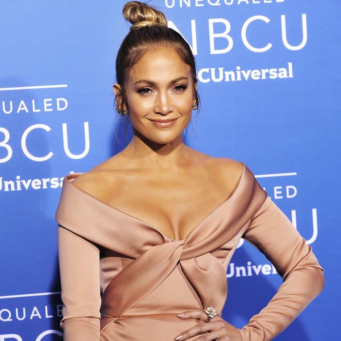 Jennifer Lopez's Le Vian chocolate diamond flower ring