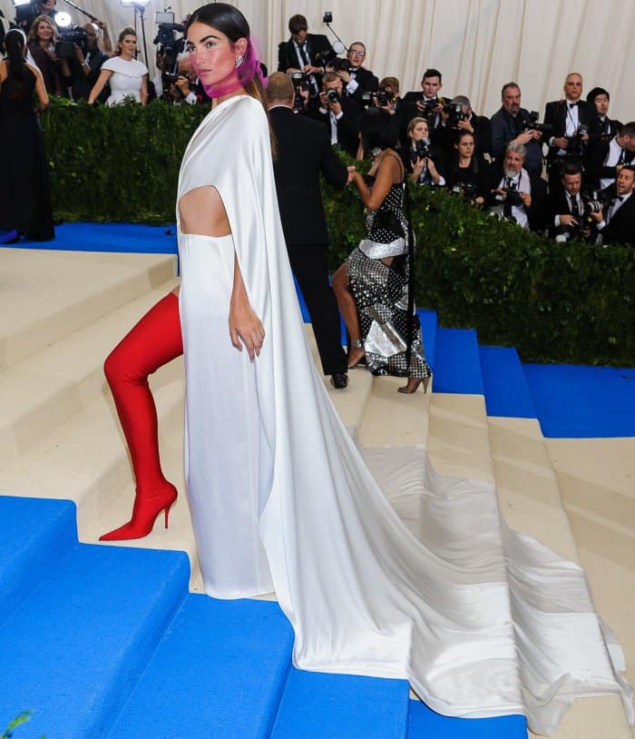Lily Aldridge wearing straight hair, a pink veil, neutral makeup, and Bulgari diamonds