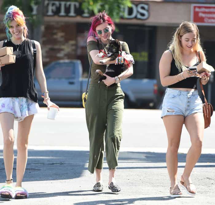 Bella enjoyed an afternoon out with her sister Dani and another friend