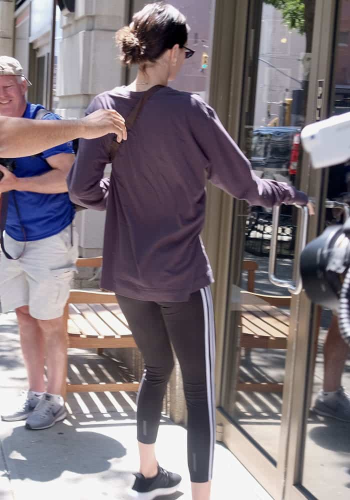 The model whizzes past the paparazzi as she disappeared into another door
