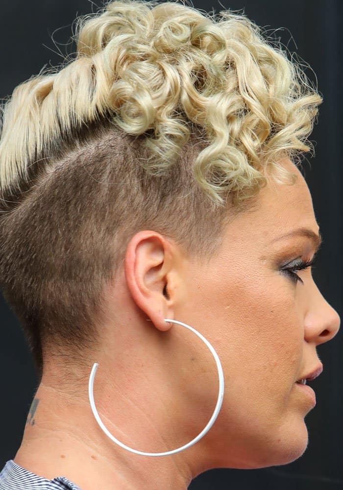 Her platinum curls and undercut fade highlighted the bold, rocker-chic energy that defines Pink’s signature look