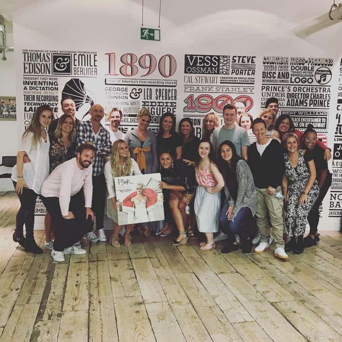 Pink later celebrated with her team after previewing her album “Beautiful Trauma,” marking the moment with a casual group photo