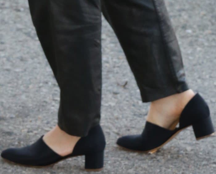 Suki Waterhouse arriving at LAX in Mansur Gavriel d'Orsay heels