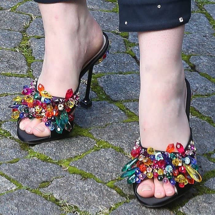 Elle added a sprinkle of color with a pair of crystal sandals from the Miu Miu Cruise 2018 collection