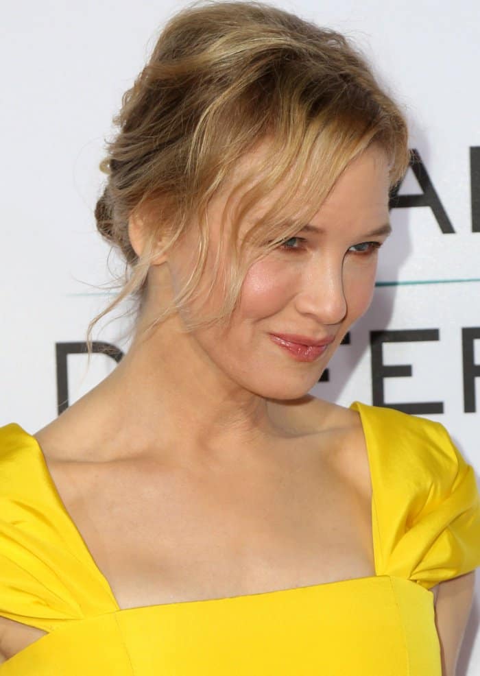Renée Zellweger wearing a Carolina Herrera Spring 2018 dress at the "Same Kind of Different As Me" premiere