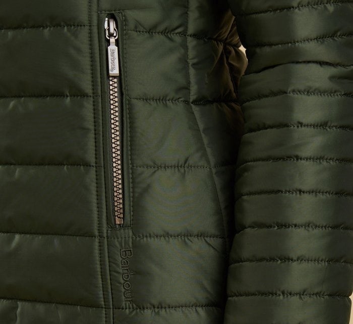 Barbour jackets feature high-quality, branded zippers that glide smoothly—an essential detail that sets genuine craftsmanship apart from counterfeits