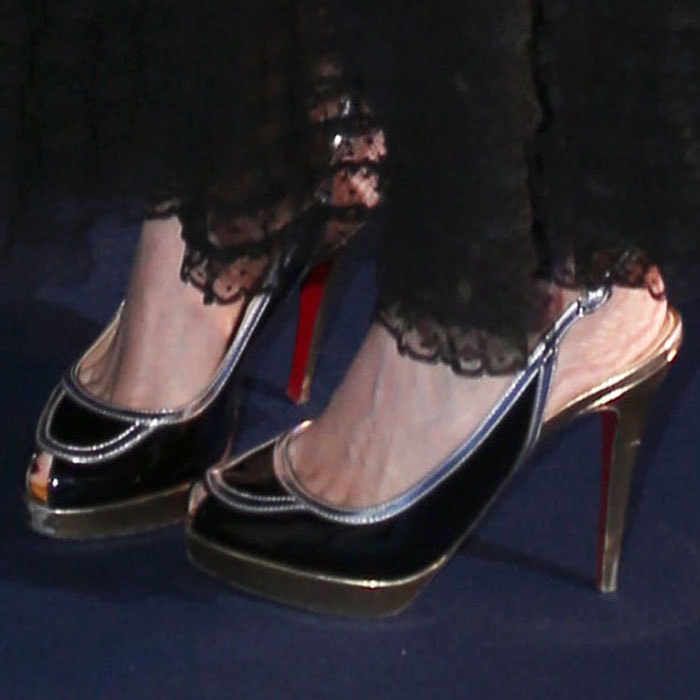 The actress kept her look interesting with a pair of Christian Louboutin "Fox Trot" sandals