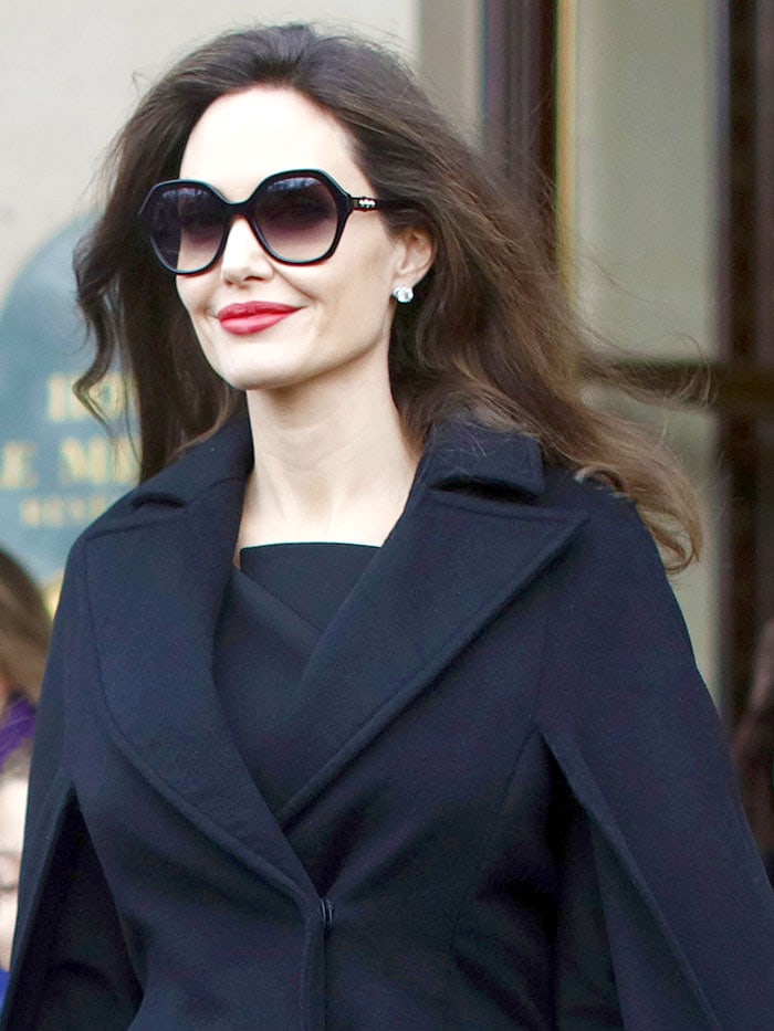 Radiating an air of sophistication, Angelina Jolie donned a stunning black Elie Saab cape coat that elegantly draped over her figure, effortlessly showcasing her impeccable sense of style