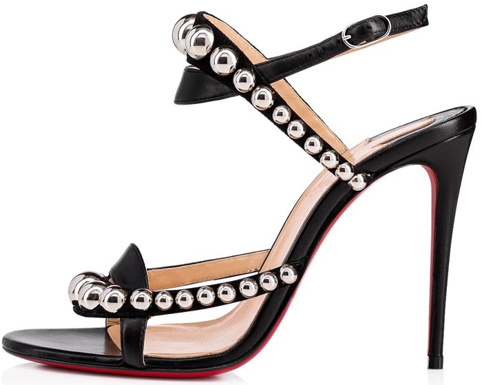 This new sandal silhouette is inspired by the luxurious drape of a pearl necklace