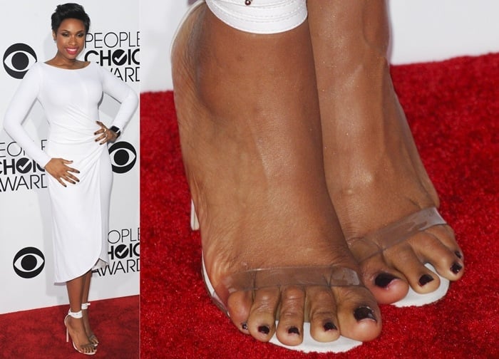 Jennifer Hudson shows off her popcorn feet in Manolo Blahnik strappy sandals