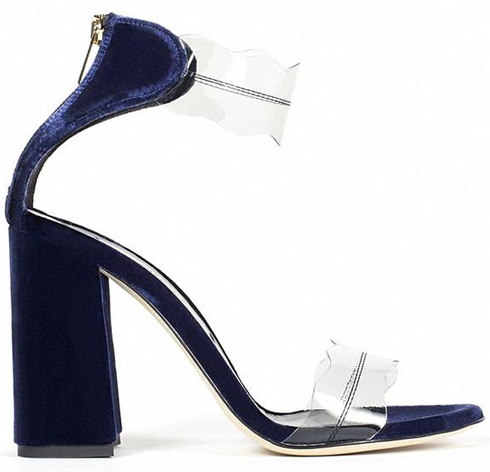 Marskinryyppy 'Piwi' sandals in blue velvet.
