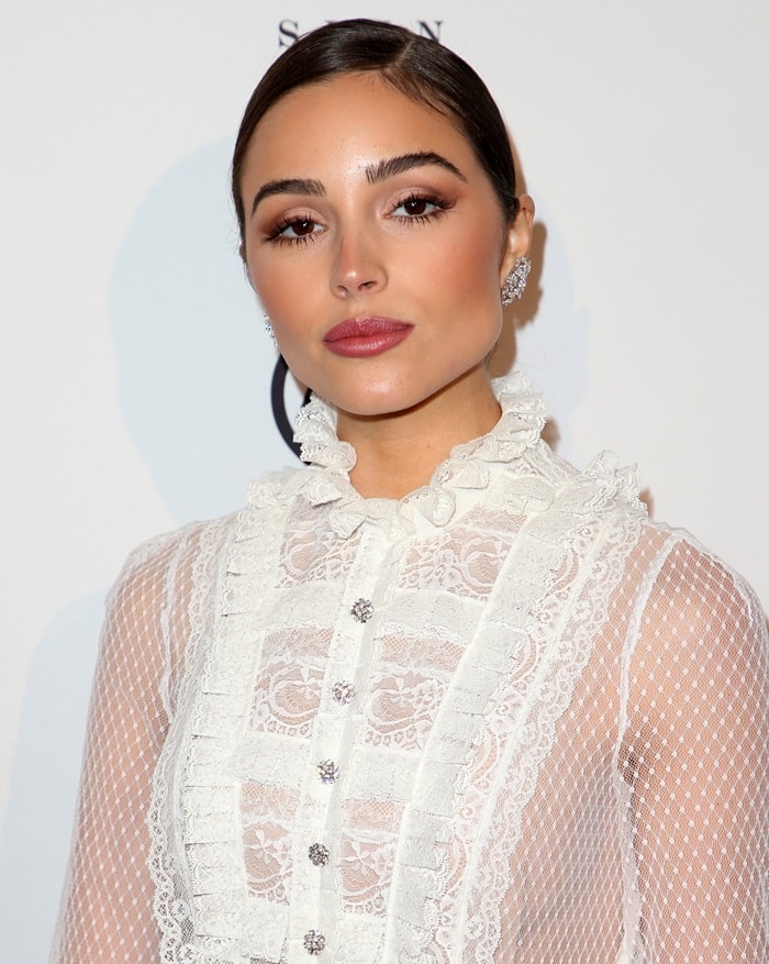 Olivia Culpo adds a touch of vintage glamour with sparkling diamond cluster earrings from Hueb