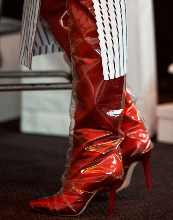 Red satin 'Elisabeth' 100 PVC-wrapped satin knee boots