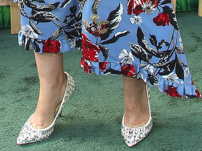 Byrne’s 100mm Jimmy Choo “Tia” pumps bring high-impact sparkle to the green carpet, with their crystal embellishment extending around the sides of the shoes