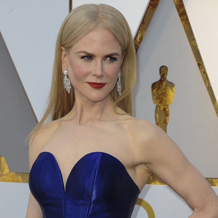 Nicole Kidman wearing Harry Winston diamond earrings