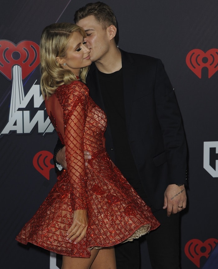 Paris Hilton and Chris Zylka on the red carpet at the 2018 iHeartRadio Music Awards