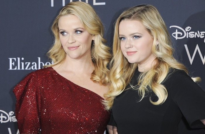 Reese poses alongside her daughter Ava Phillippe, creating a striking contrast between the gown’s dramatic sparkle and Ava’s understated black dress