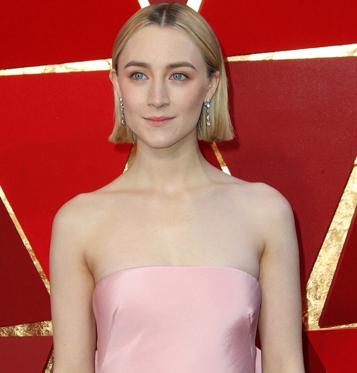 Saoirse Ronan accessorized with Cartier jewelry at the 2018 Oscars