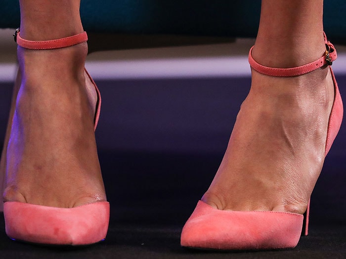 Karlie Kloss’ pink suede Stella Luna “Indispensable” ankle-strap pumps added a softer, fashion-forward finish to her pared-back panel look, with the sharply pointed toe and slim straps balancing elegance with a modern, minimalist feel