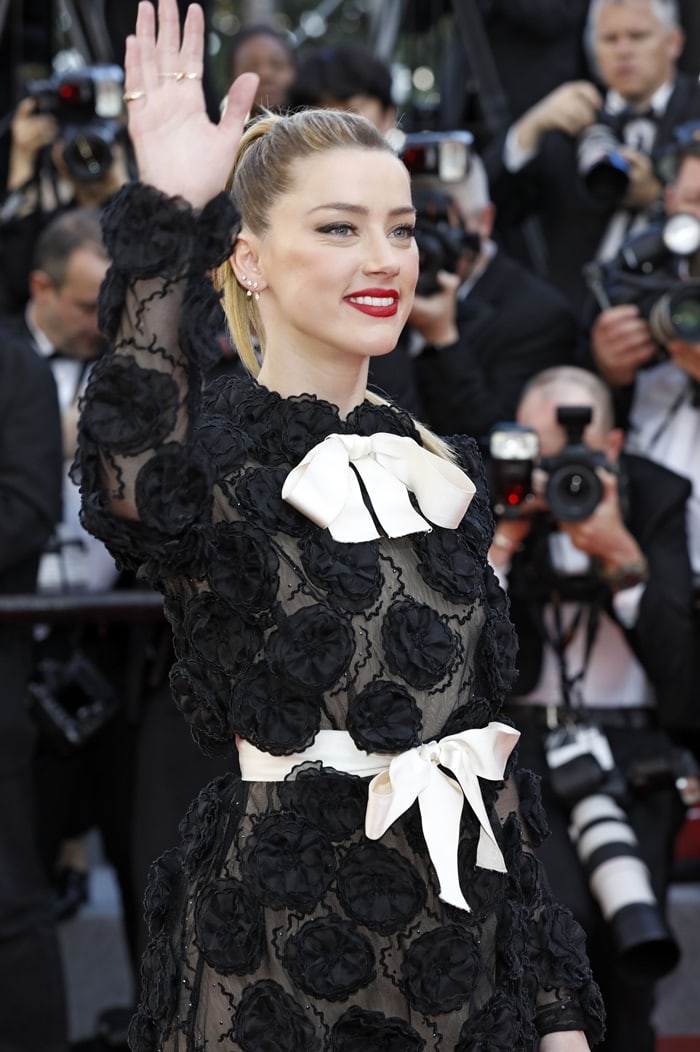 Amber Heard in a black lace Giambattista Valli Spring 2018 Haute Couture mini dress