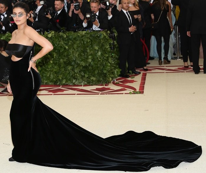 Kylie Jenner wearing tiny nonfunctional '90s-style sunglasses at the 2018 Met Gala