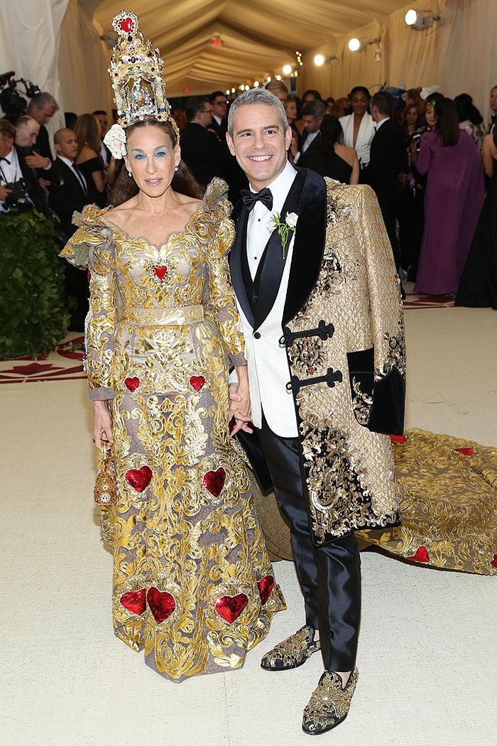 Sarah Jessica Parker and Andy Cohen dressed in Dolce Gabbana at the 2018 Met Gala.