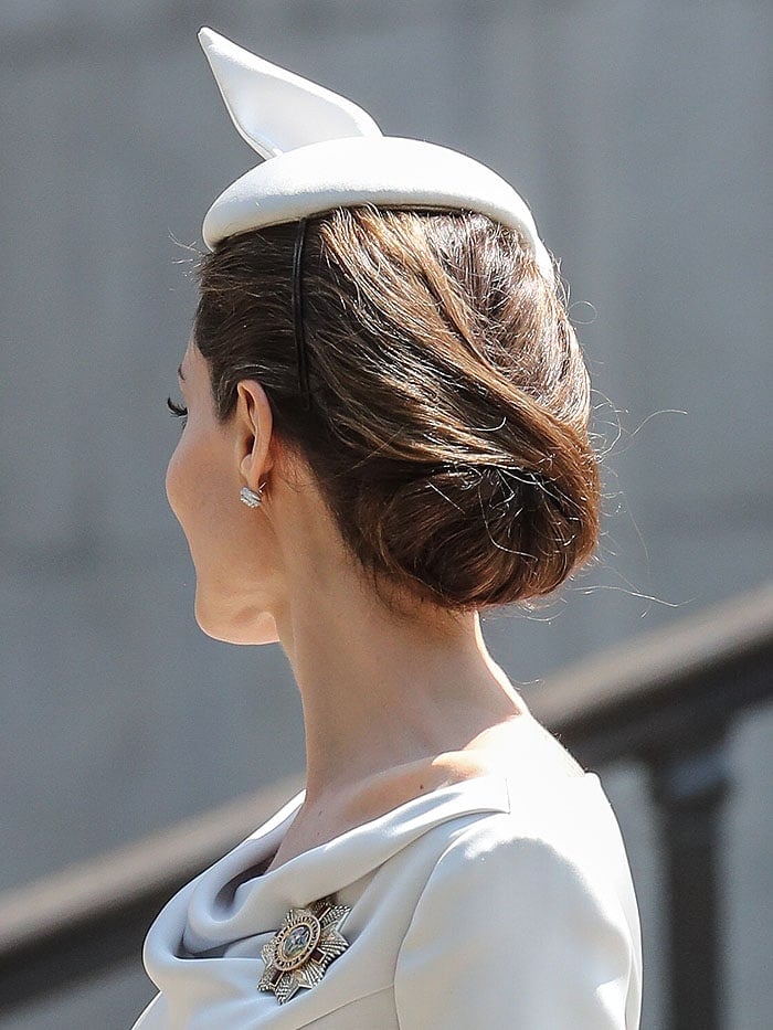 Angelina Jolie's chignon hairdo from the back