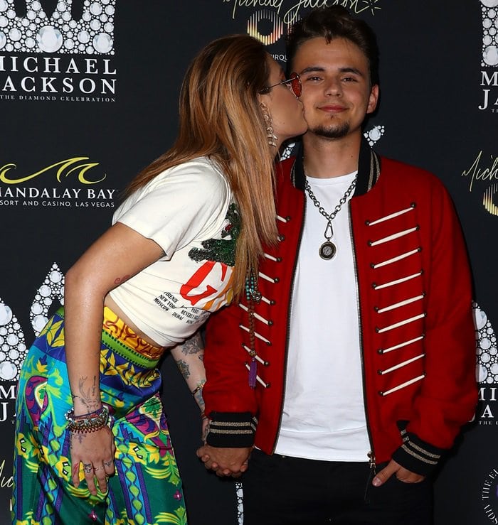 Paris Jackson kissing her brother, Prince Jackson