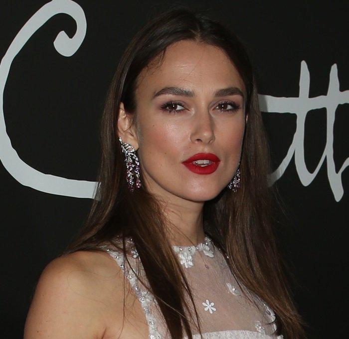 Keira Knightley shows off Chanel’s Plume Enchantée earrings