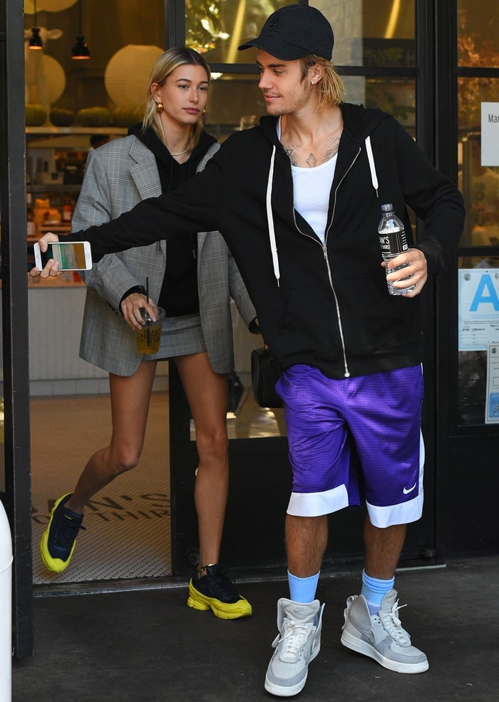 Hailey Baldwin flaunted her incredible legs after getting breakfast with Justin Bieber at Joan’s on Third in Los Angeles on October 16, 2018