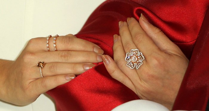 Sarah Hyland's Kallati and Djula diamond rings