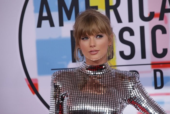 Taylor Swift shows off her diamond rectangle hoop Ofira earrings