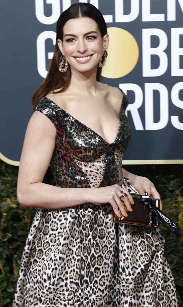 Anne Hathaway's off the shoulder v-neck leopard print gown