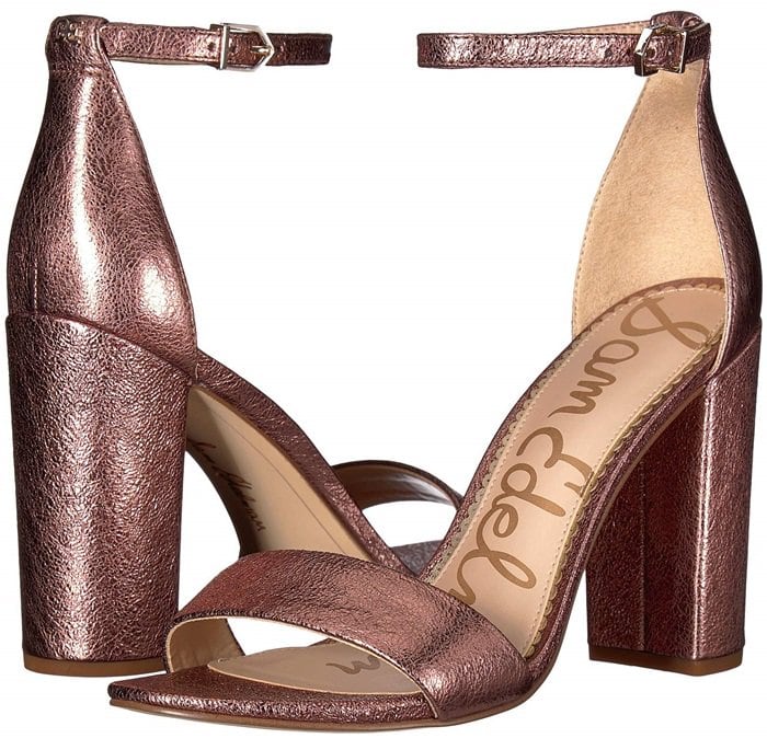 These modern and minimalist Yaro heeled sandals give you a stylish edge over the rest