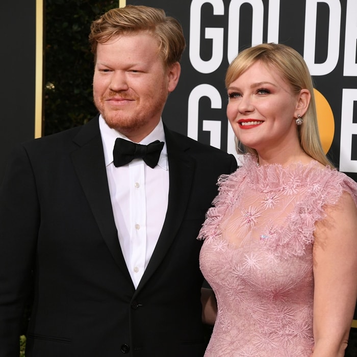 Jesse Plemons and Kirsten Dunst looked elegant on the Golden Globes red carpet, with Plemons in a classic black tuxedo and Dunst dazzling in a delicate pink lace gown