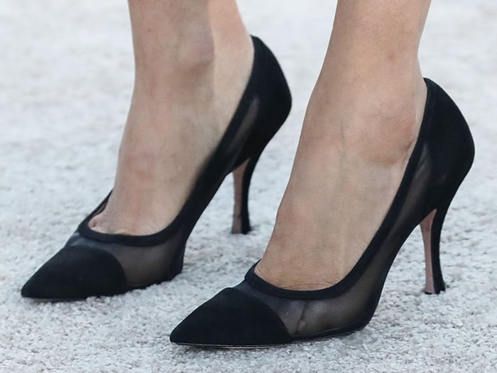 Lauren Parsekian softened her wild look simple with black pumps