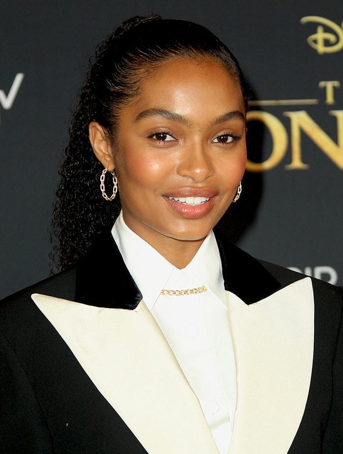 Yara Shahidi wearing a John Hardy chain necklace