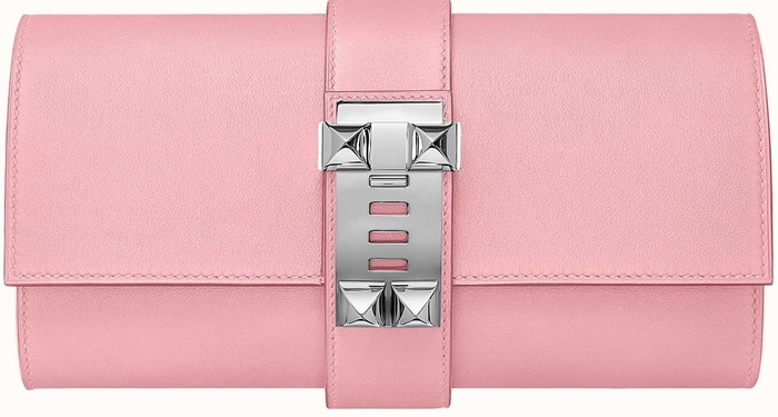 Hardware on a clutch in Swift calfskin with interior back pocket and palladium plated Collier de Chien closure