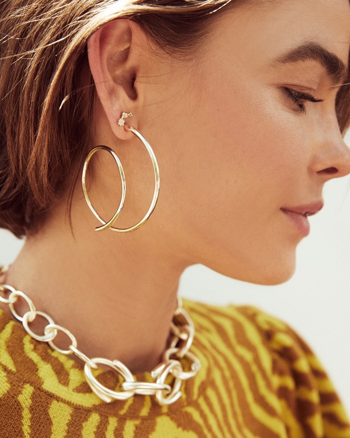 Zendaya completed the artistic look with Kendra Scott's Myles hoop earrings, whose sculptural spiral design echoed the modern, architectural feel of her Imane Ayissi ensemble