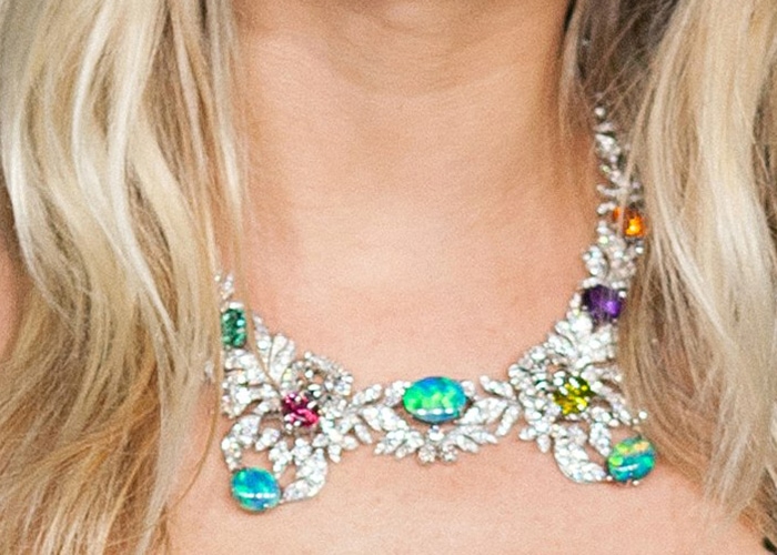Her one-of-a-kind Gucci Hortus Deliciarum necklace sparkles with opals, colored gemstones, and diamonds, adding vibrant contrast to the minimalist gown