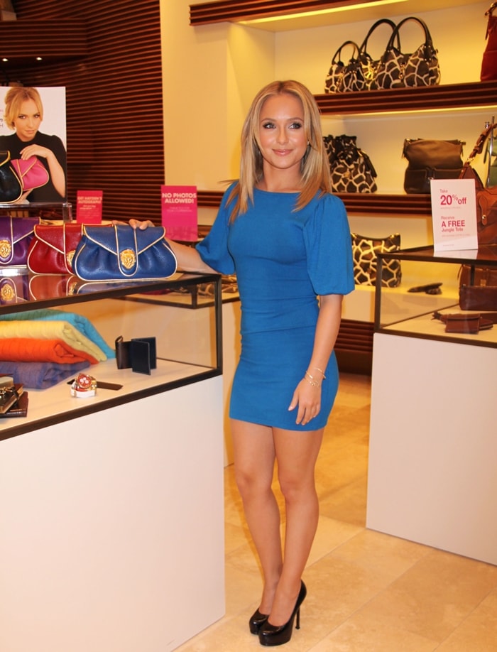 Hayden Panetierre unveils her fashion clutch bag by Dooney Bourke