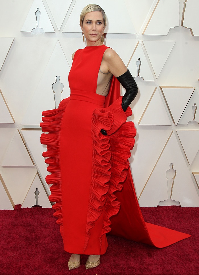 Kristen Wiig pairs her sculptural red Valentino Haute Couture gown with crystal-embellished Christian Louboutin "Maia Labella" pumps at the 2020 Academy Awards