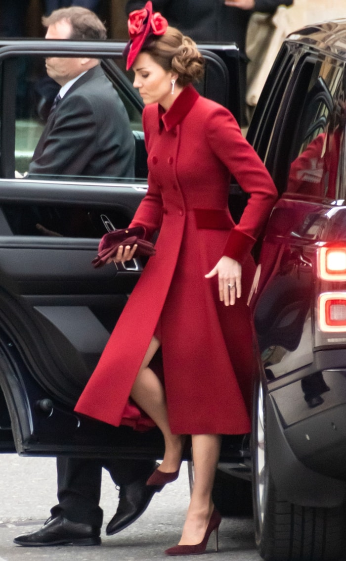 Stepping from her car, Kate offered a closer look at the sharply pointed pumps that brought elegance and structure to the tailored silhouette