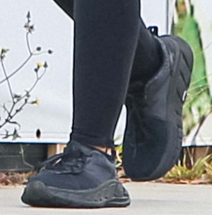 Katherine Schwarzenegger steps out in black Hoka One One Gaviota 2 sneakers, highlighting the maximal-cushion running shoe trend that became a staple of her comfort-focused maternity wardrobe